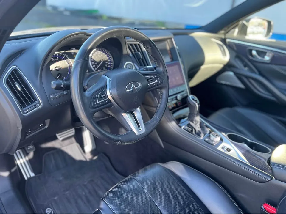 2017 Infiniti Q60 Red Sport 400 image indicator(8)