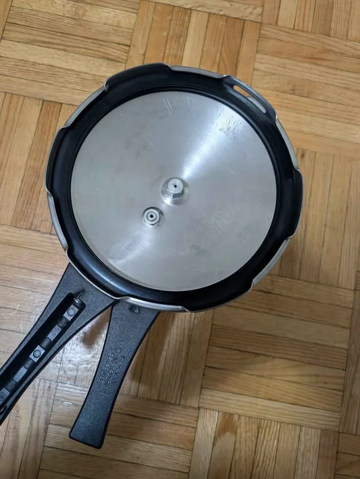 Prestige Pressure Cooker - 3L image indicator(3)