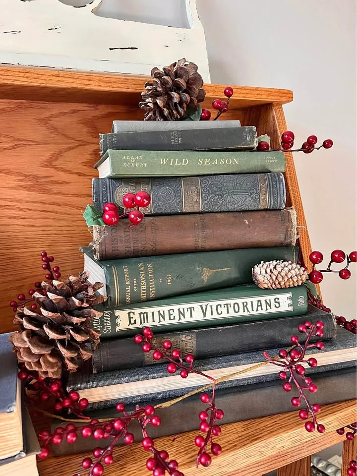 Christmas Book Tree Decoration thumbnail