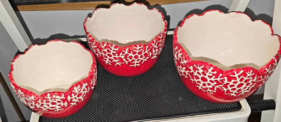 Red bowels with snowflakes