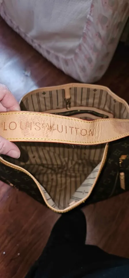 Louis vuitton purse image indicator(4)