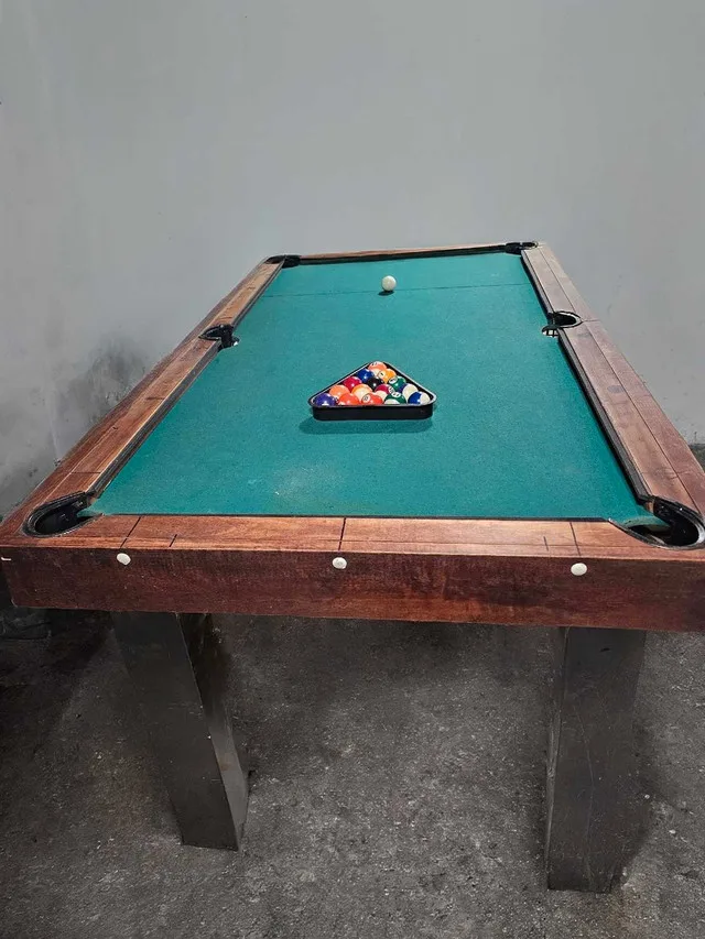 POOL TABLE