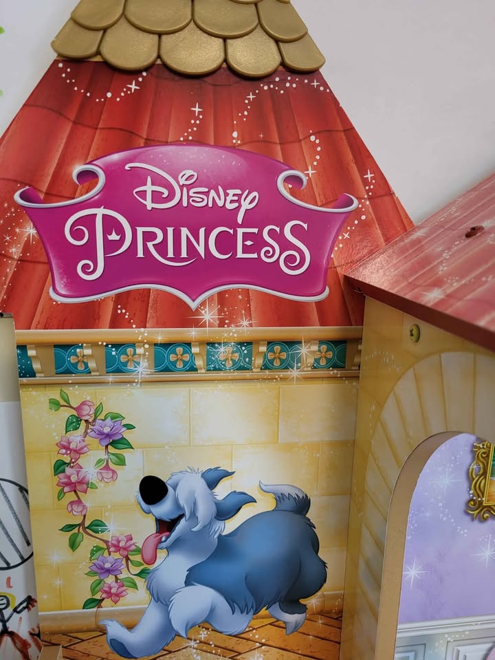 Disney Dollhouse - Wooden - 5 feet tall - photo 5