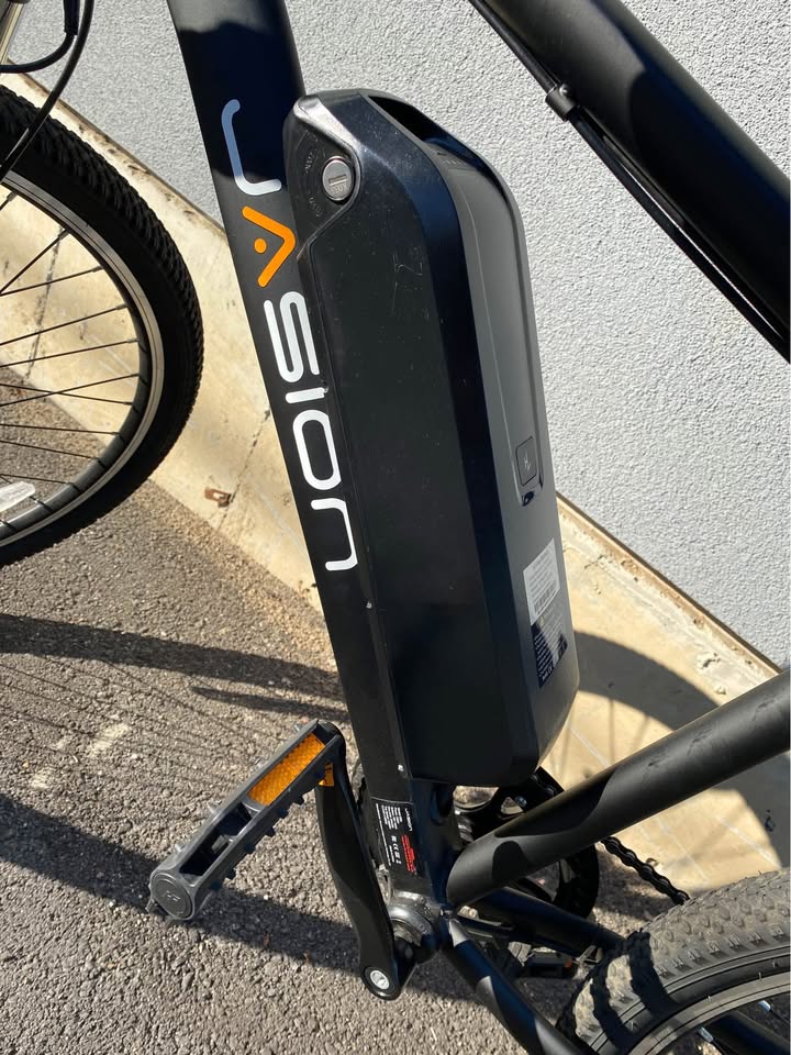 Mountain E-Bike WITH ACCESSORIES INCLUDED - photo 3
