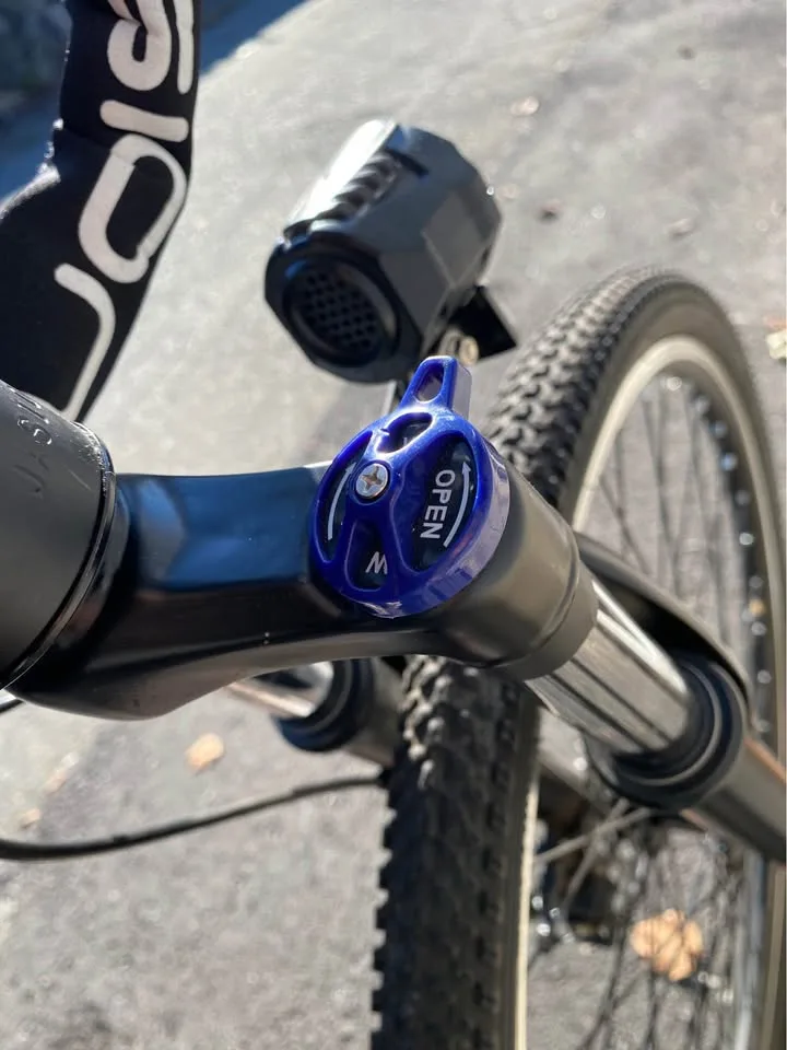 E-Bike - Mountain Electric Bicycle with accessories included image indicator(7)