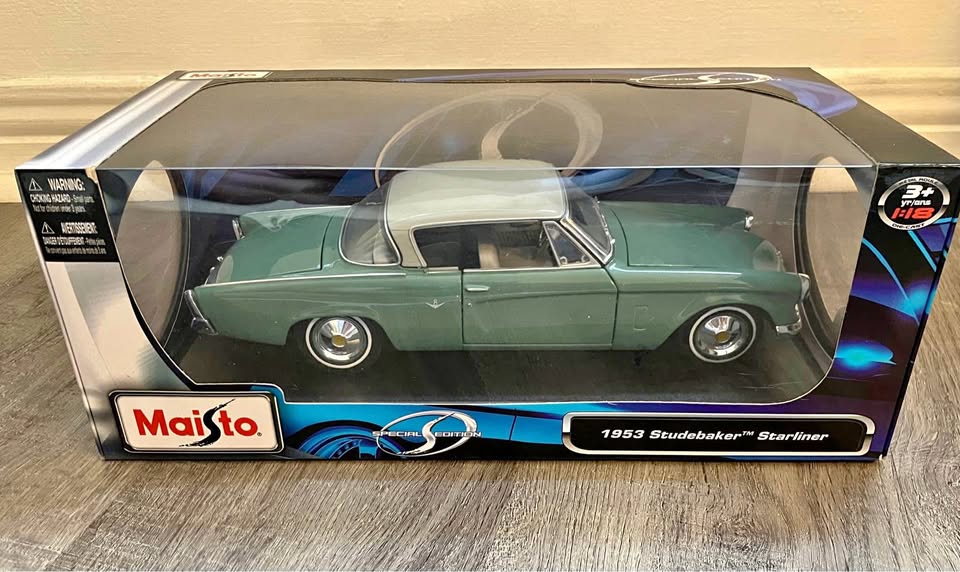 Maisto 1953 Studebaker Starliner Die Cast Collectible Car