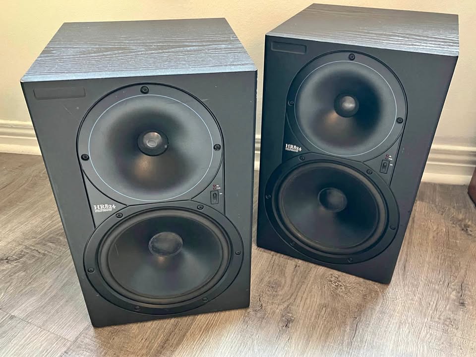 Mackie HR824 Studio Monitors