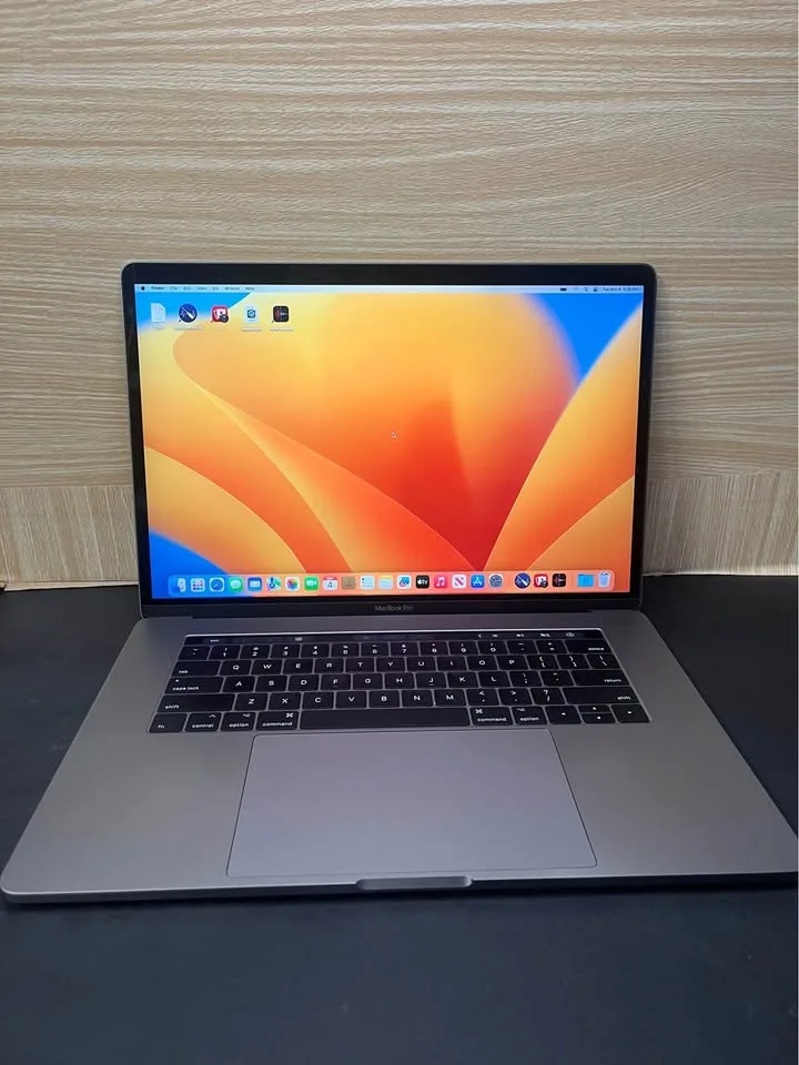 MacBook Pro 15” 2.8GHz 16GB 256SSD Charger Included image indicator(3)