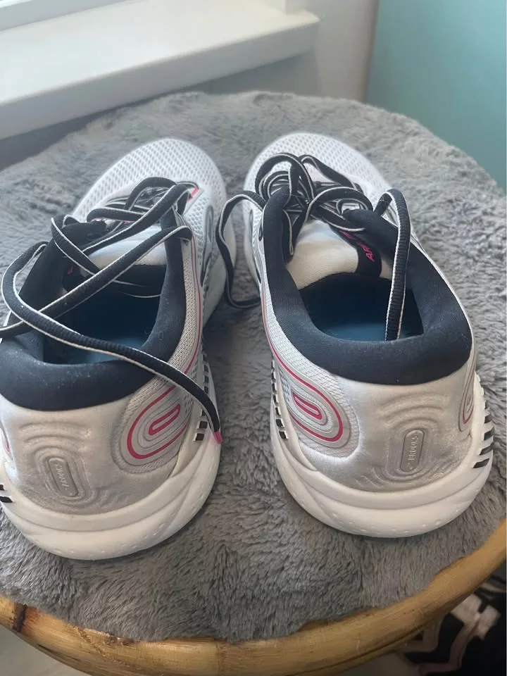 Brooks Ariel GTS 23 Womens wide 8.5 image indicator(3)