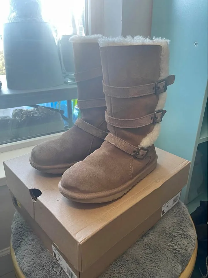 UGG kids Maddi boots size 4 thumbnail