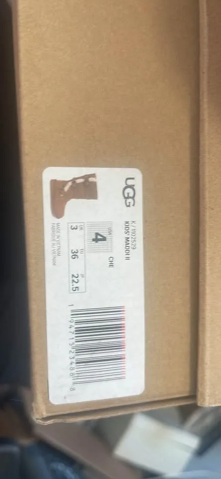 UGG kids Maddi boots size 4 image indicator(6)