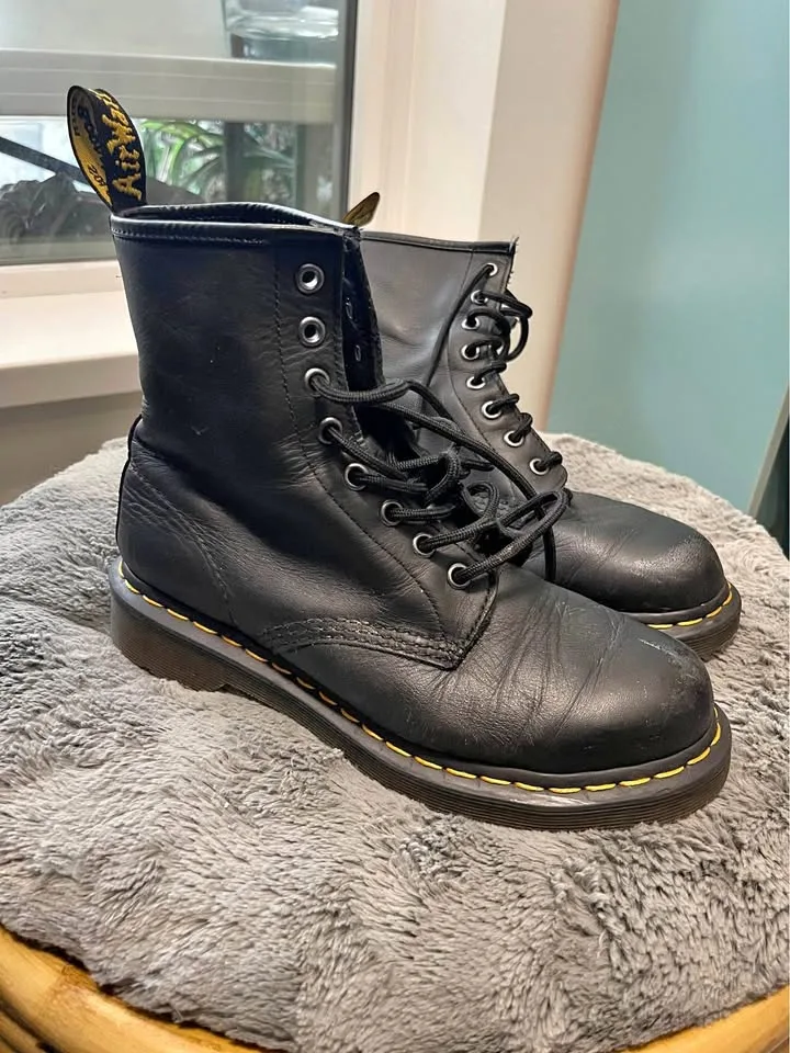 Dr. Martens Leather Boots size7 thumbnail