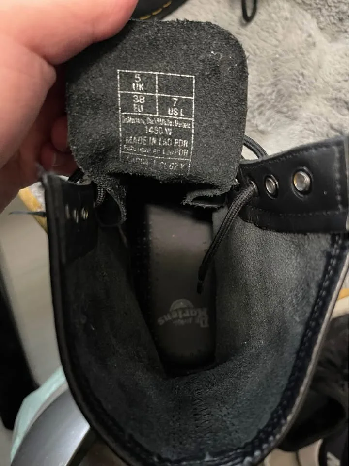 Dr. Martens Leather Boots size7 image indicator(5)
