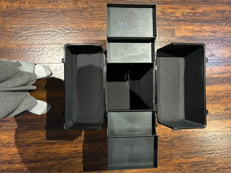 Makeup case on wheels image indicator(7)