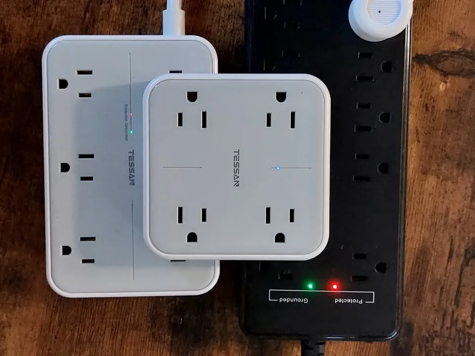 Power Bars with USB, 90° Plug, Surge Protection image indicator(2)