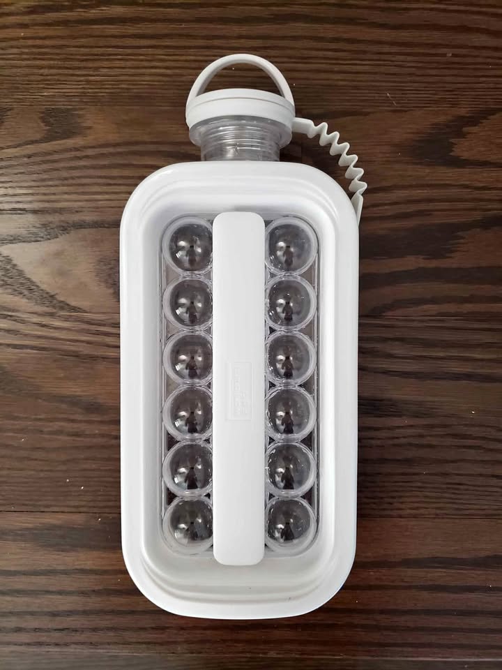 🥕 Is Available: Portable Ice Ball Making Mold Water Bottle