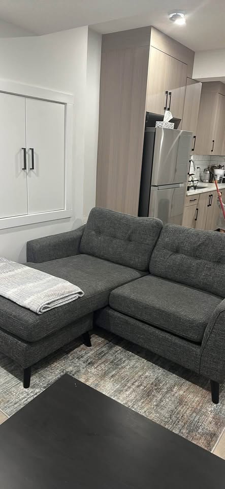 🛋️ Modern Grey Sectional Sofa + Black Coffee Table – Like New (3 - photo 2