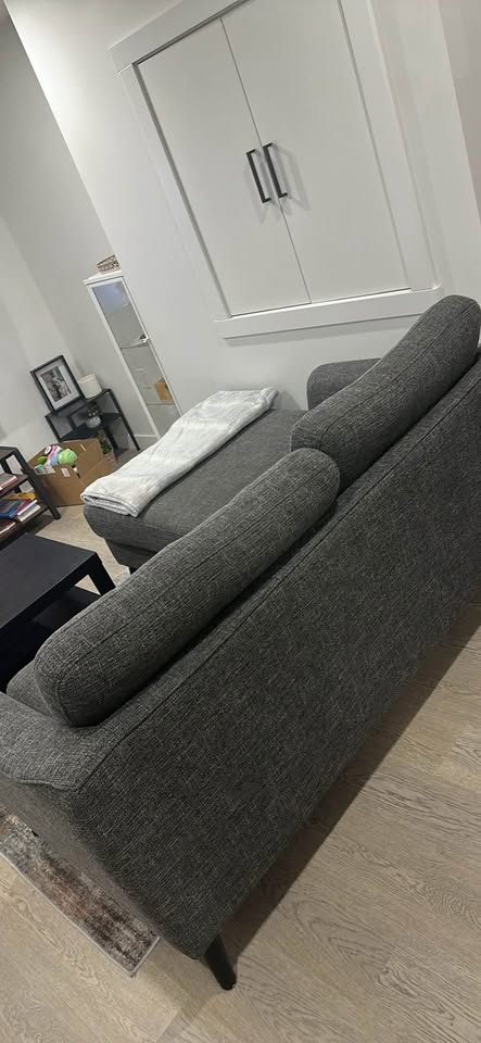 🛋️ Modern Grey Sectional Sofa + Black Coffee Table – Like New (3 - photo 3