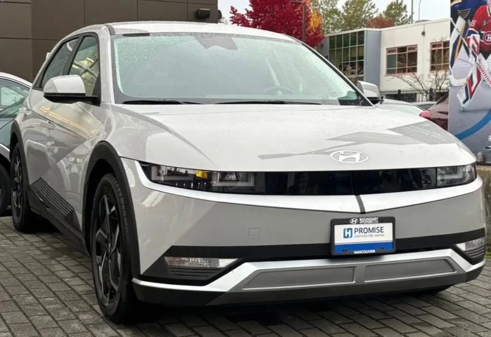 2023 Hyundai IONIQ 5 Preferred RWD Long Range image indicator(2)