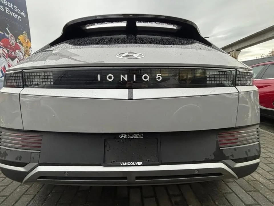 2023 Hyundai IONIQ 5 Preferred RWD Long Range image indicator(3)