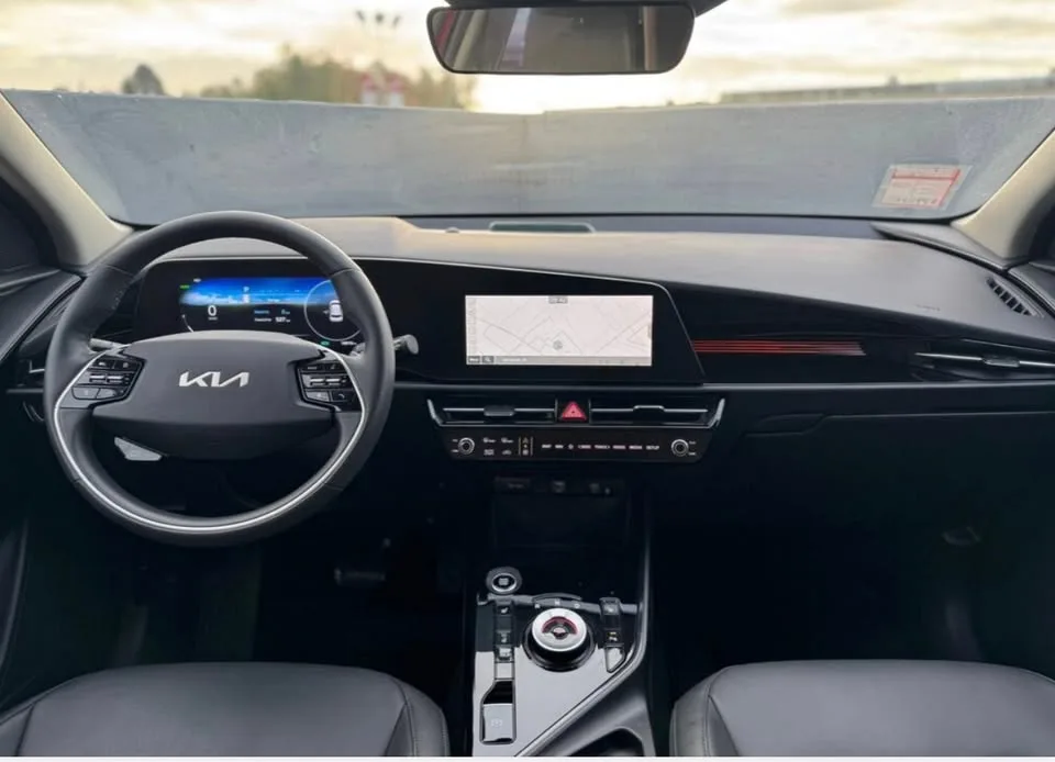2025 Kia Niro Plug-In Hybrid EX Premium image indicator(5)