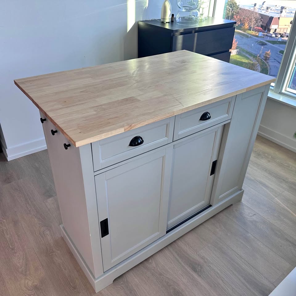CANVAS Olsen Kitchen Island with Folding Leaf