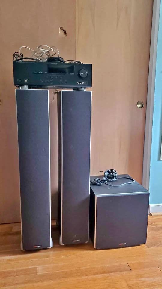 Yamaha AV Receiver RX-V365 and 2 Polk Audio floor standing speak