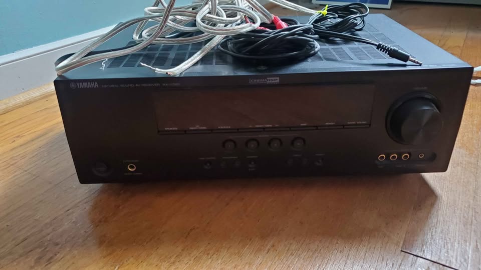 Yamaha AV Receiver RX-V365 and 2 Polk Audio floor standing speak - photo 2