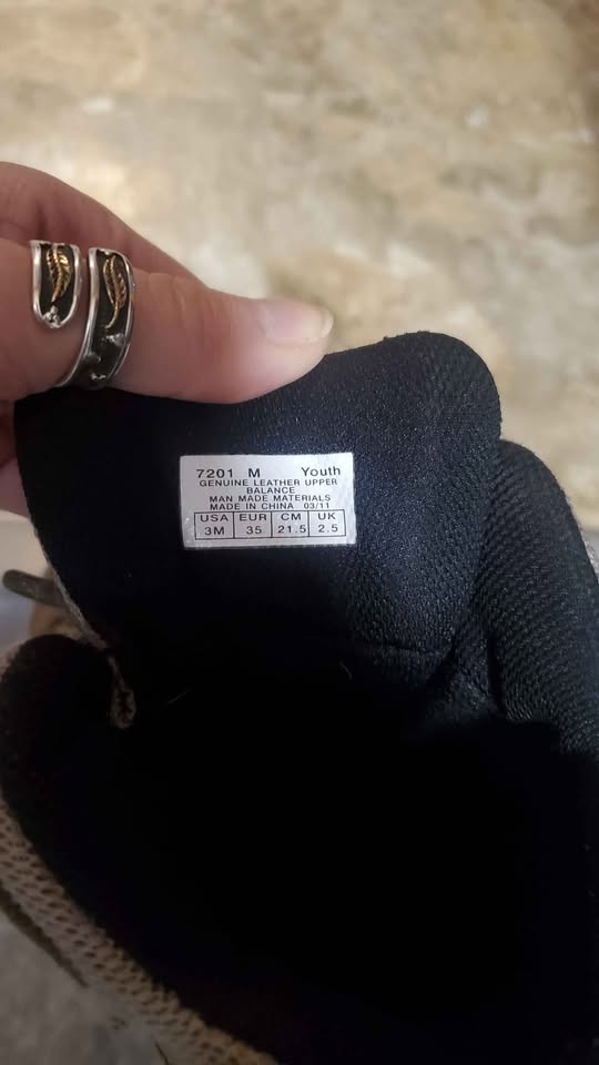 Vasque Waterproof Boots Size 3 - photo 4
