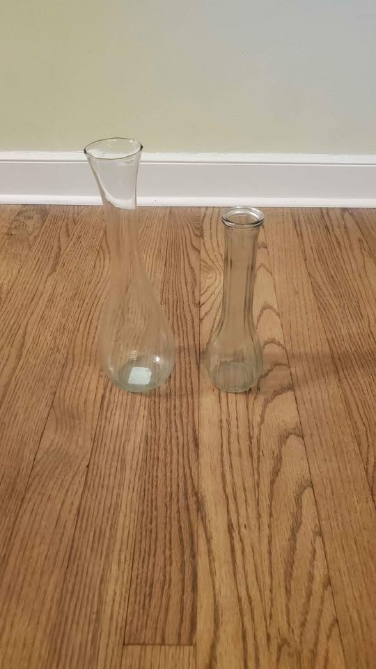 2 Clear Glass Vases - photo 3