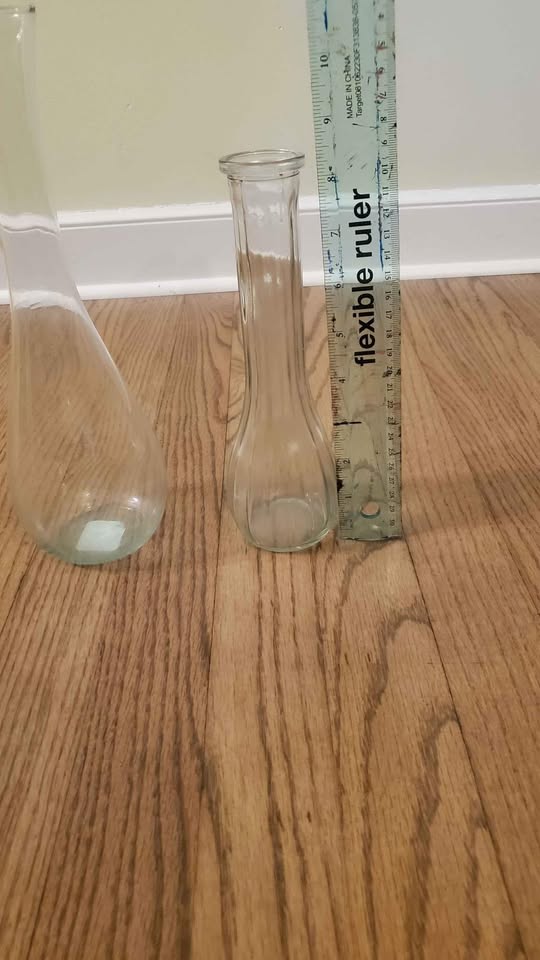 2 Clear Glass Vases - photo 5