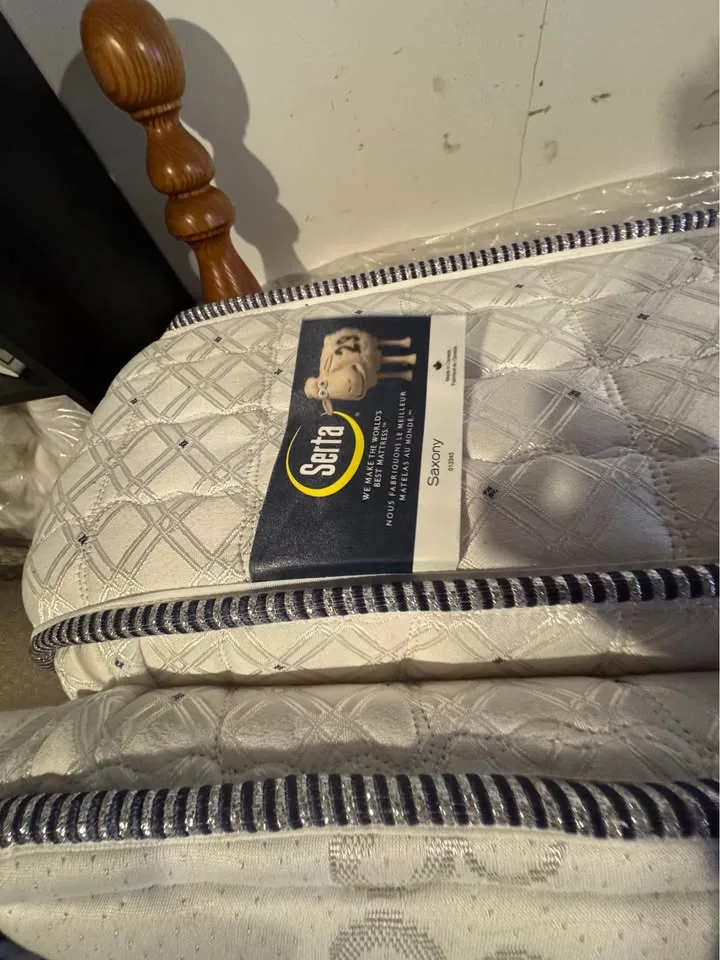 Serta Queen Mattress and Bed Frame image indicator(2)