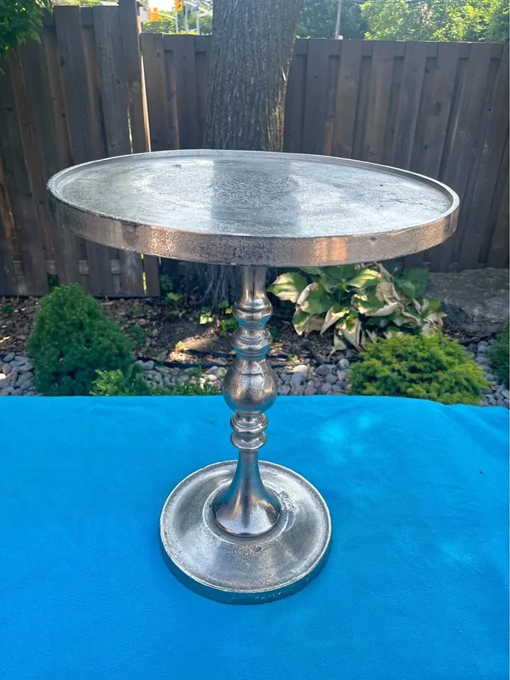 Metal stand thumbnail