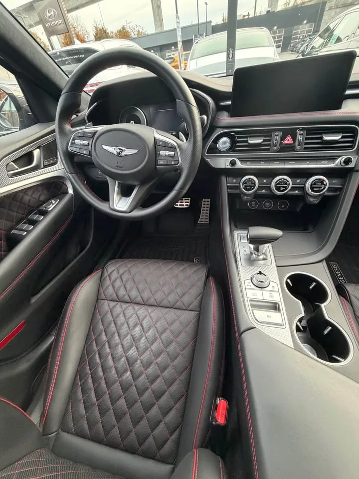 2024 Genesis G70 image indicator(2)