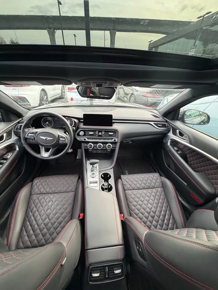 2024 Genesis G70 image indicator(3)