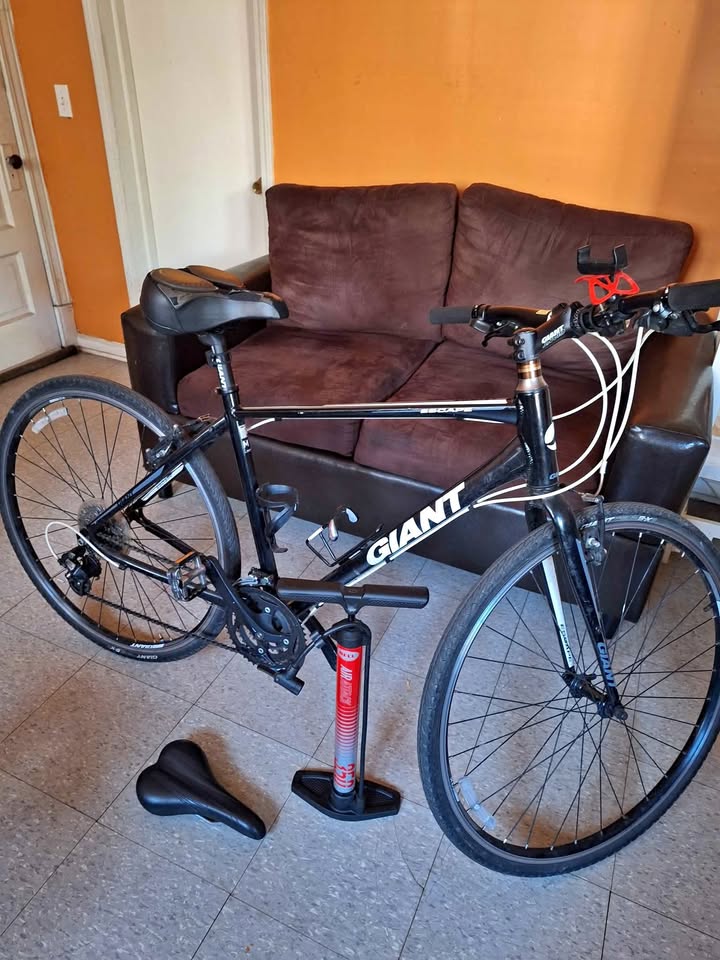 Giant Aluminum Bike - Size M