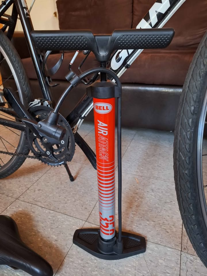 Giant Aluminum Bike - Size M - photo 3