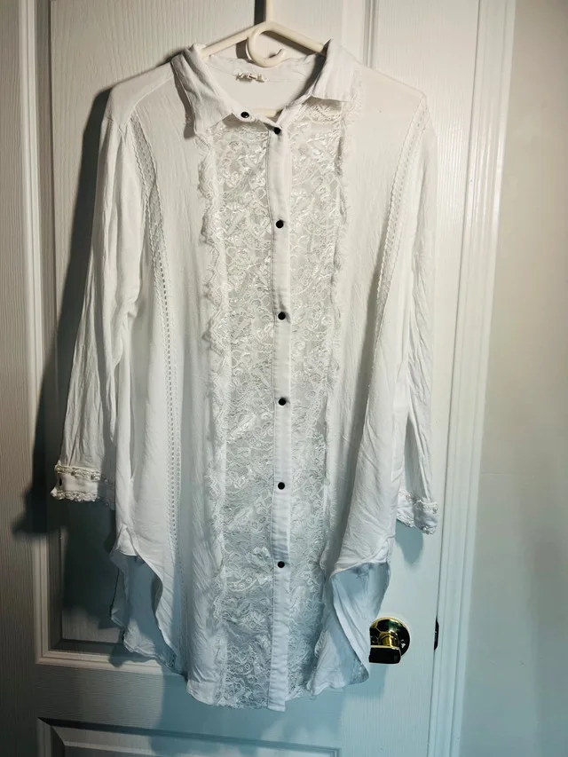 White Tunic with lace and pearl detailing thumbnail