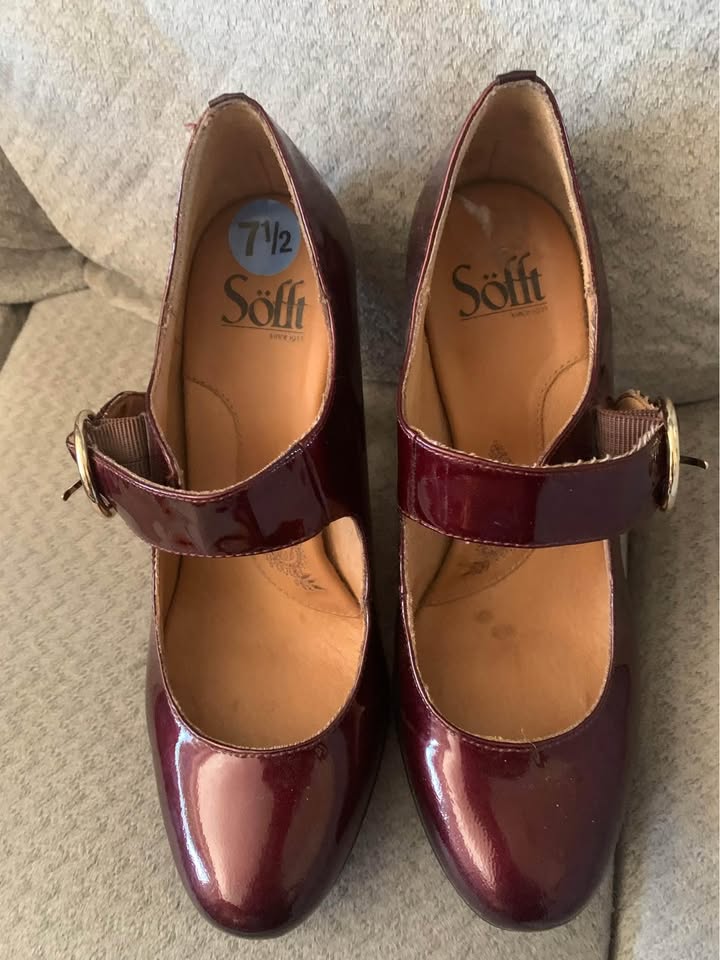 Womens shoes 7&1/2 heels. - photo 2