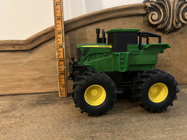 John Deere Ertl Monster Treads Wheelie Tractor Toy
