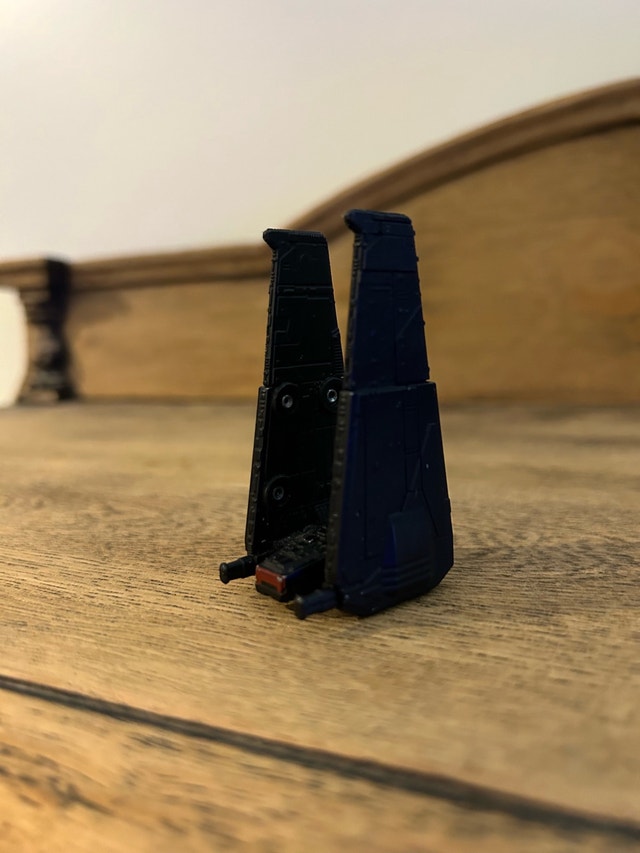 Hot Wheels Star Wars Kylo Ren's Shuttle With Wings Starship