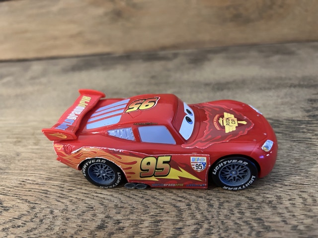 Disney Cars 2 Lightning McQueen Pullback Racer Toy car - photo 3