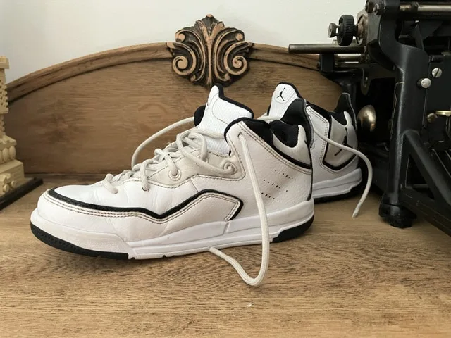 Size 2Y - Nike JORDAN COURTSIDE 23 PS AQ7734-100 image indicator(3)