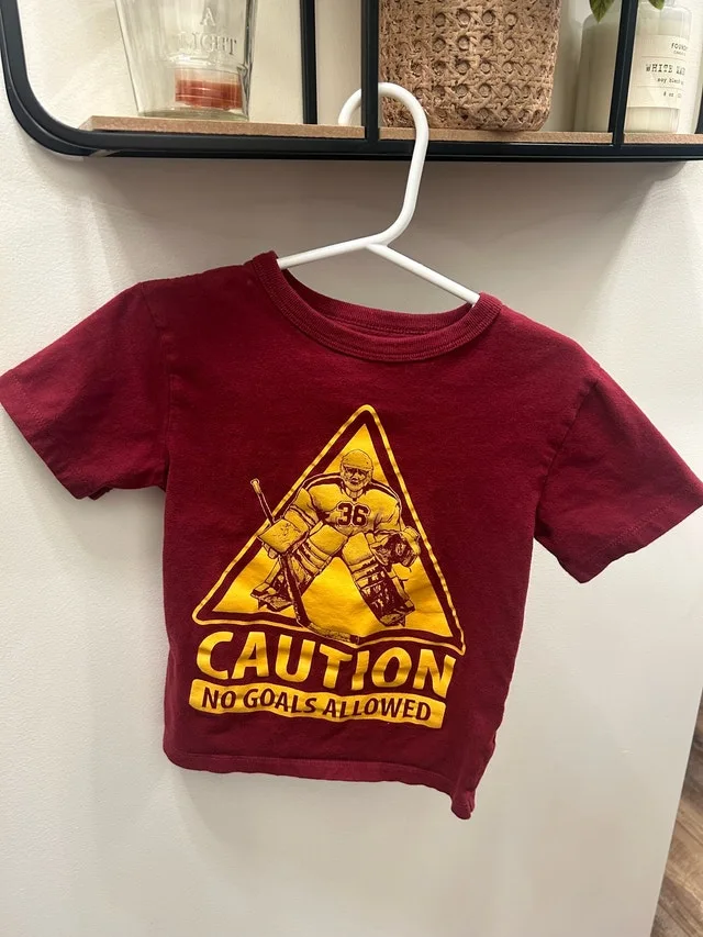 Boys hockey t shirt size xs 4