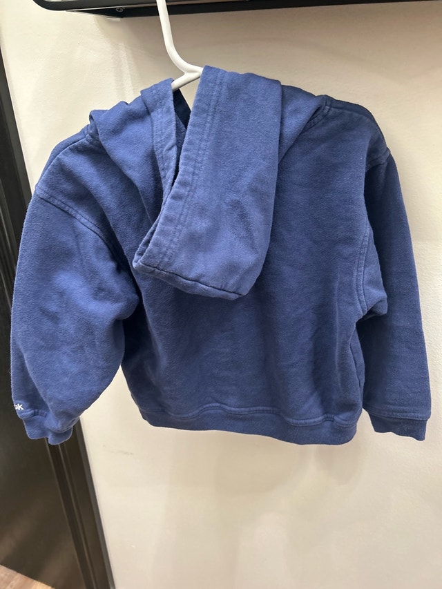 Toronto maple leafs kids hoodie size 4 - photo 2