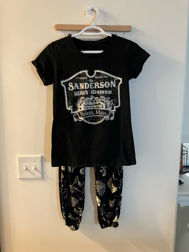 Disney Hocus Pocus Women’s Pajamas Size Small