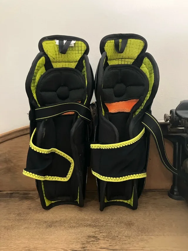 CCM Tacks XF Pro Youth Shin Guards 10" image indicator(2)