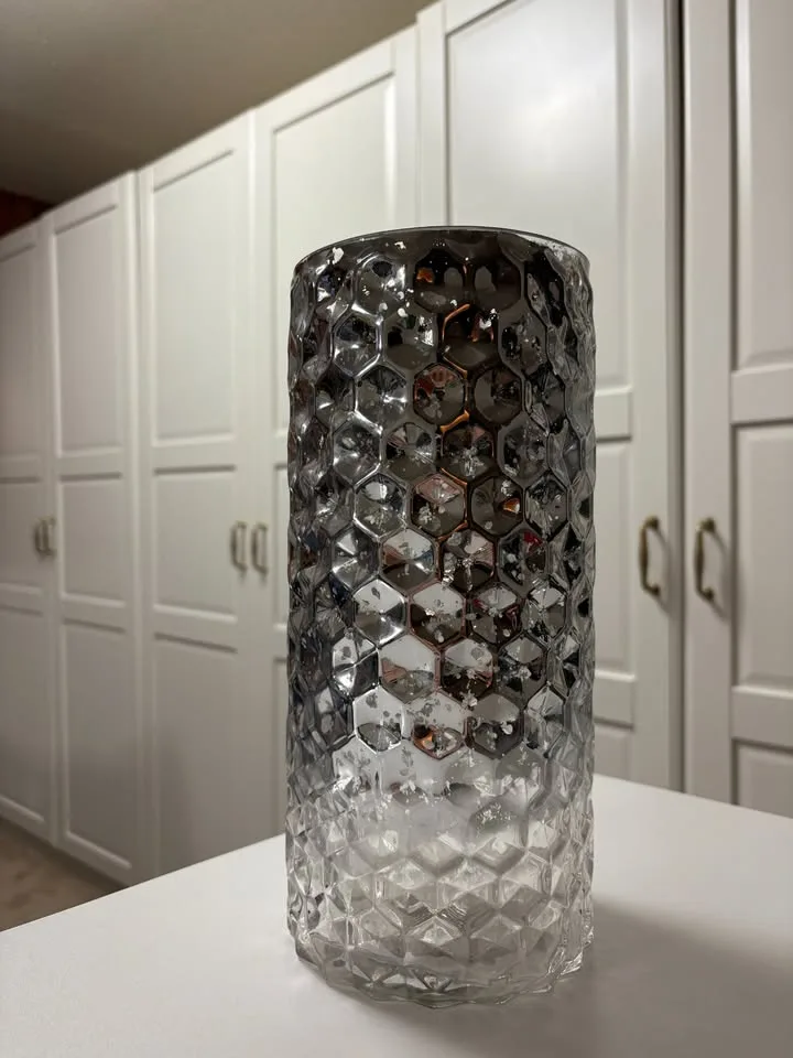 Two vases image indicator(3)