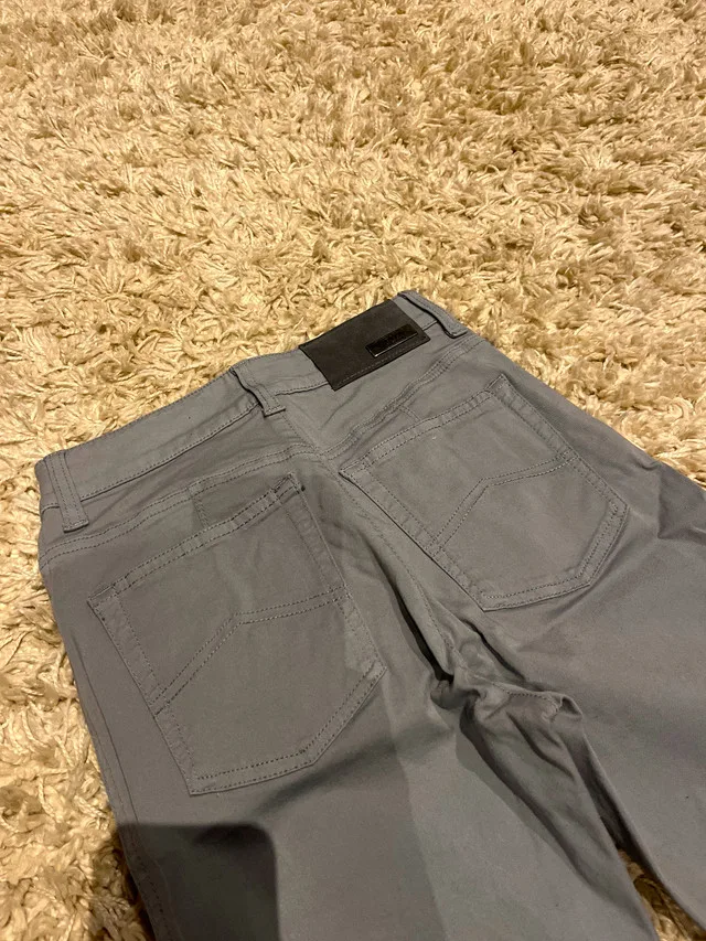 Armani size 25 women’s grey jeans - straight cut image indicator(3)