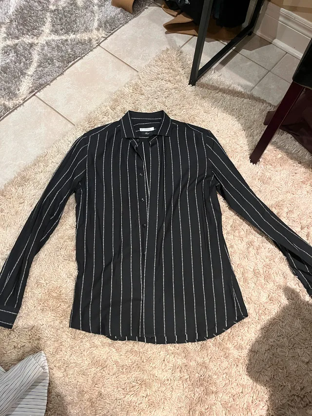 Men’s used Versace collection dress shirts size 39/15.5 image indicator(2)